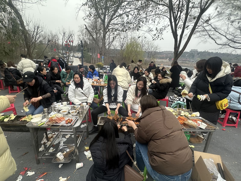 綿陽市先鋒醫(yī)療器械有限公司—— 慶祝“3.8婦女節(jié)”，共赴燒烤盛宴，致敬巾幗風(fēng)采1.jpg